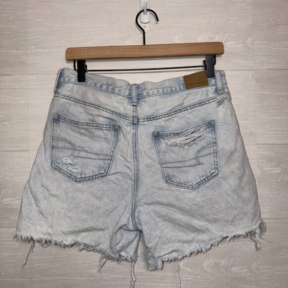 American Eagle High Rise Mom Shorts Size 4 Light Wash Distressed Denim - Picture 7 of 7